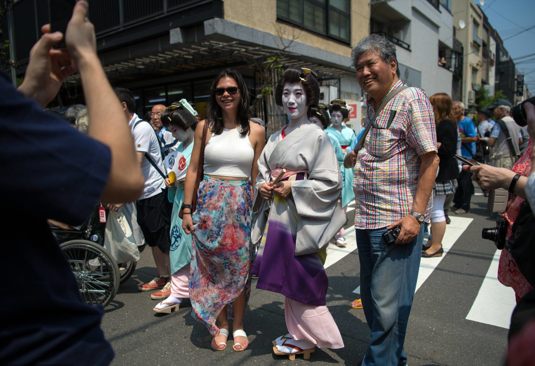 唐代女子妆饰：与审美风尚息息相关，为何盛唐时期流行酒晕妆？