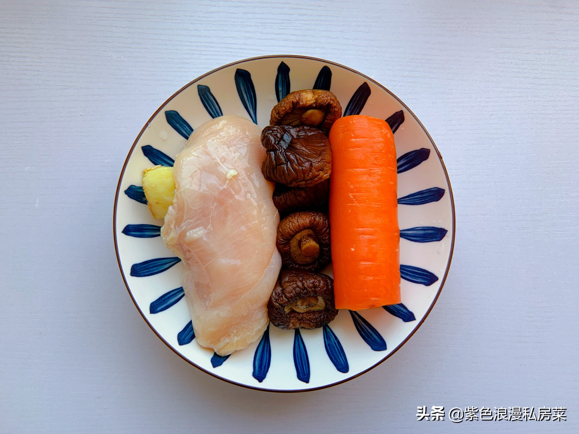 餛飩皮新吃法，搭配雞肉和蔬菜，低脂美味特解饞，減肥也能大口吃