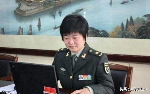 激光学女神侯静，外国军事专家称她：是一个比核弹还可怕的女人