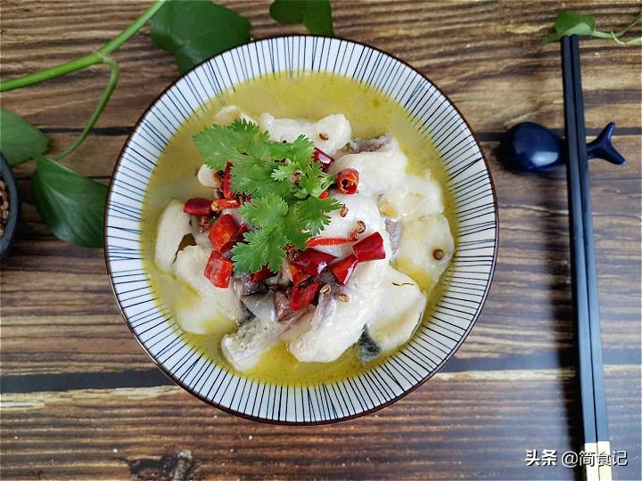 Make sauerkraut fish, the fish fillet will be broken after the pot?  Chef: One more step, the fish fillets won’t break for a long time and are more tender