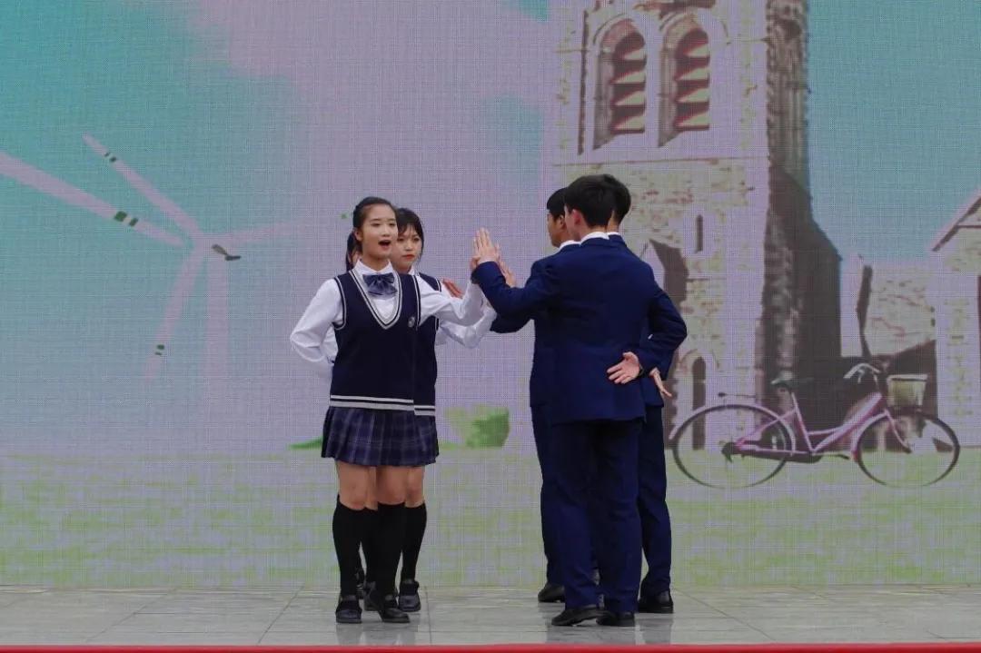 十八而志 大任始承——天府新区职业学校成人礼暨高考誓师大会