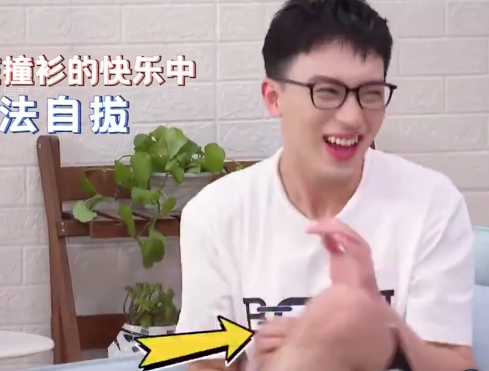 李晨郑爽撞睡衣？郑爽一句话化解尴尬，情商也