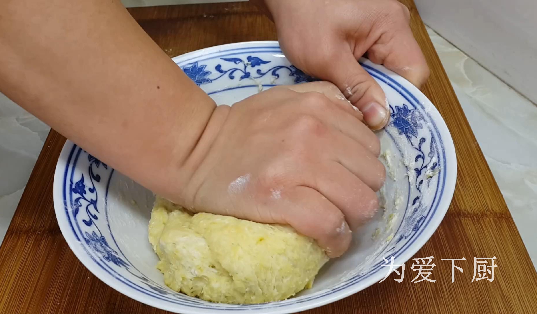 天冷教你自制小零食，不蒸不炒不油炸，金黄酥脆，出锅孩子抢着吃