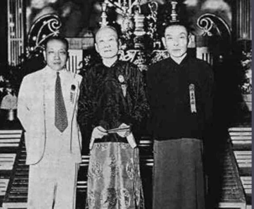 蒋介石不顾情面过河拆桥，杜月笙大呼："蒋介石，你把我当夜壶！"