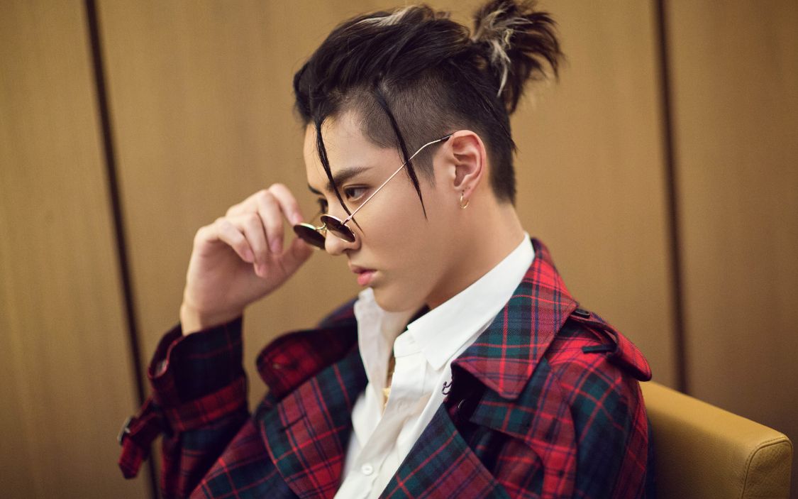 吴亦凡就是照妖镜他被刑拘后同样丑陋的人和事会逐渐浮出水面