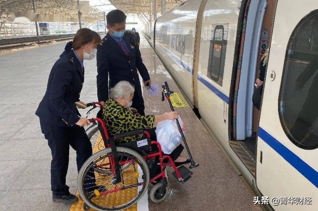 暑假帶著父母出去旅遊，這些新政策解決大問題，老人們享受優待