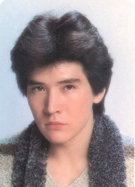 首个在春晚蹦迪的男明星，爆红后惨遭“封杀”？费翔的成名始末