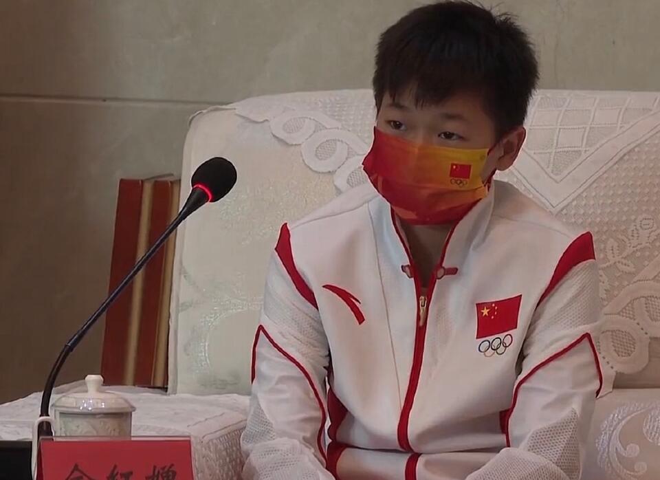 回家了！曝全红婵只回迈合村1小时，坐商务车离开：又要回归训练