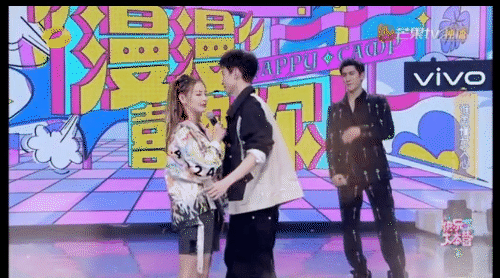 取代谢娜3个月后​，网友：因为她《快本》变好看了