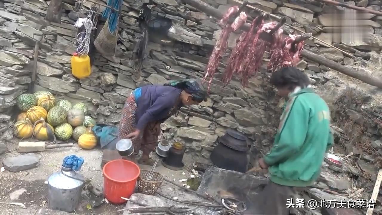中国小伙送尼泊尔山区贫困户一头猪，解决了他们一年的肉食问题