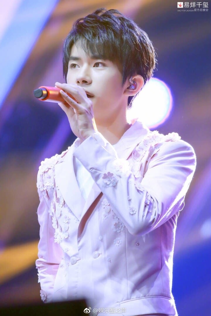 让我们来回顾一下TFBOYS的演唱会，有没有你认为的精彩瞬间呢？