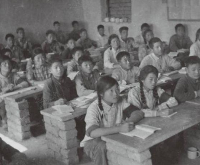 四次拒绝赵本山，转身拜了潘长江为师，当年的