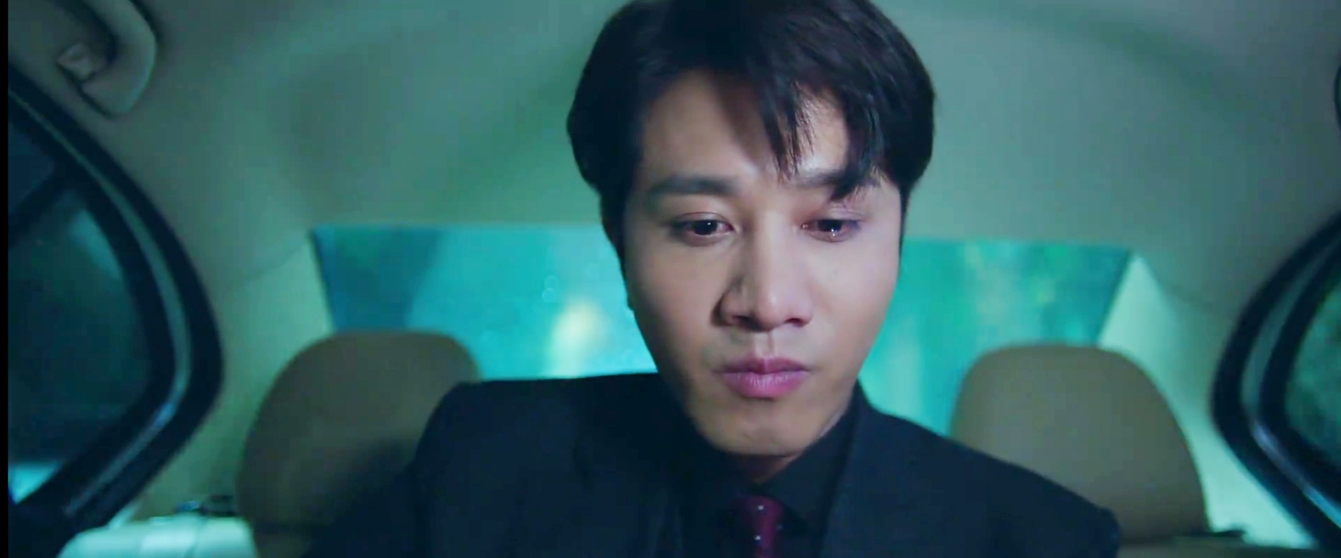 阳光之下:坠入爱情的封潇声流下不争气的泪水 看柯