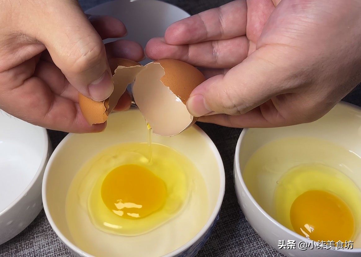 荷包蛋不要直接用水煮，大厨教你一招，一次做6个，天天吃都不够