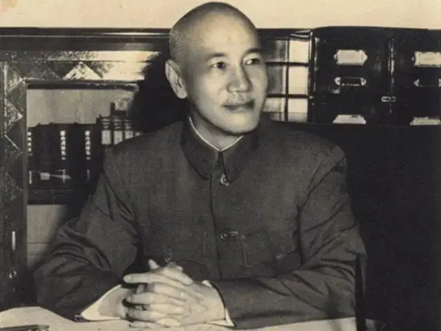 他拒娶宋美龄，不当黄埔军校校长，拱手把美人与江山让给了蒋介石