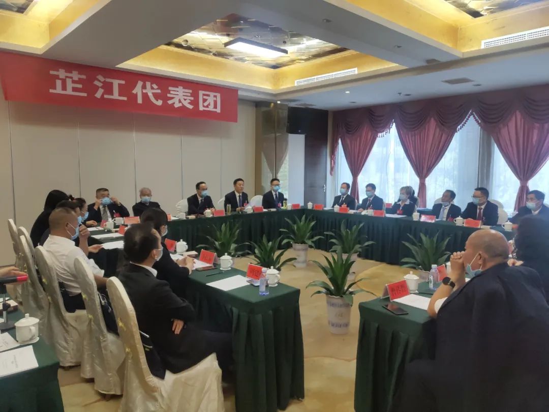 【图片新闻】市五届人大六次会议各代表团举行分组讨论
