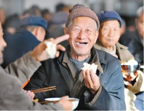 退休人员有福了，养老金17连涨时间确定，以后钱袋子又要鼓了
