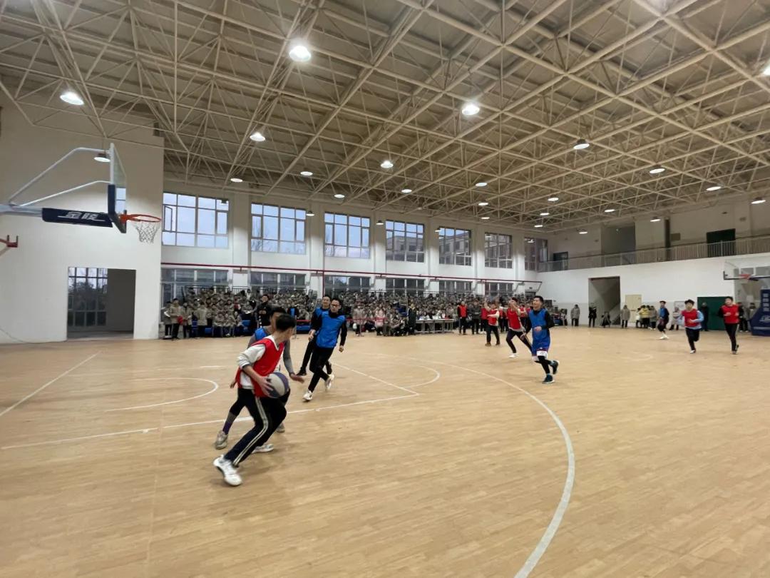 ȫУ��ɣ��׽조��ս����У԰��������ȼ�չ�