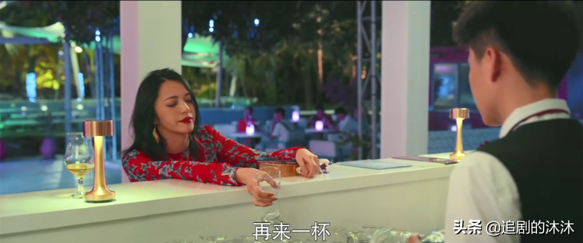 现场|《假日暖洋洋》求婚现场惊喜变惊吓 陪跑的女主买醉爆笑遇暖男