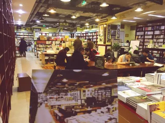 重庆精典书店，从解放碑地下室，到南滨路江景房，依然是最美书店