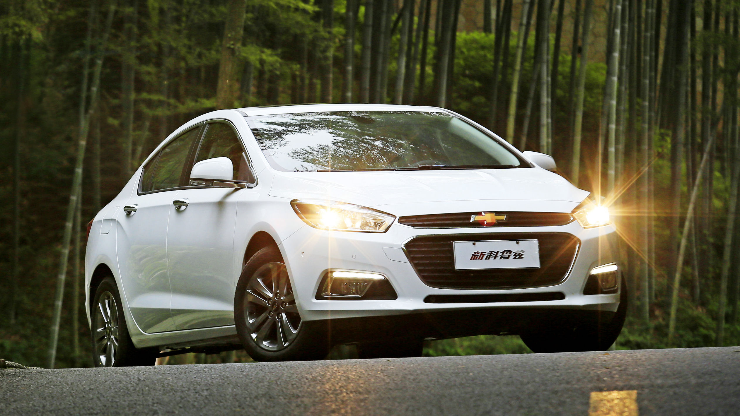 当时间来到2014年,雪佛兰推出了第2代科鲁兹,这款车换装了性能更强的