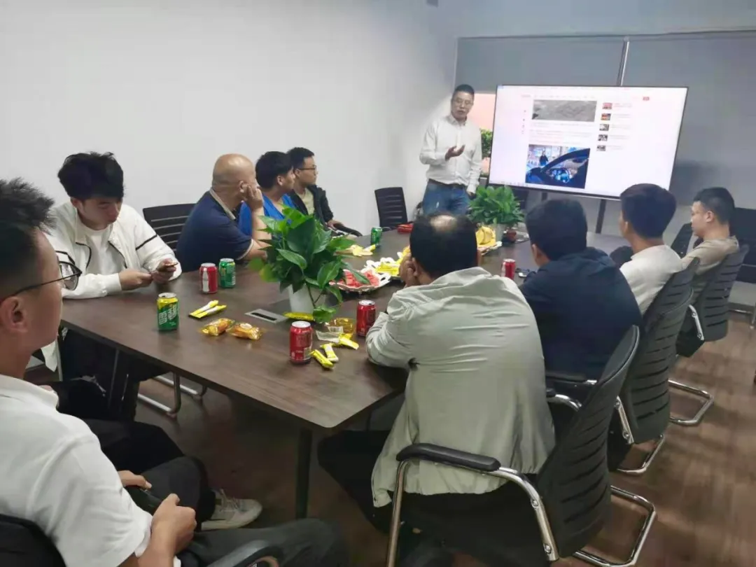 及时用车司机交流会五城联动，生日惊喜送给杭州夏师傅