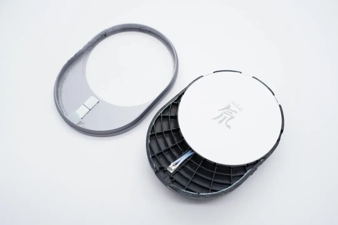 老司机最爱!手机导航不犯愁,iPhone 12自吸附充电,内部结构揭晓