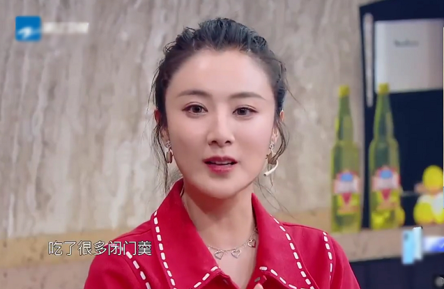 美颜对女生有多重要？35岁薇娅失去滤镜后，颜值差距一目了然