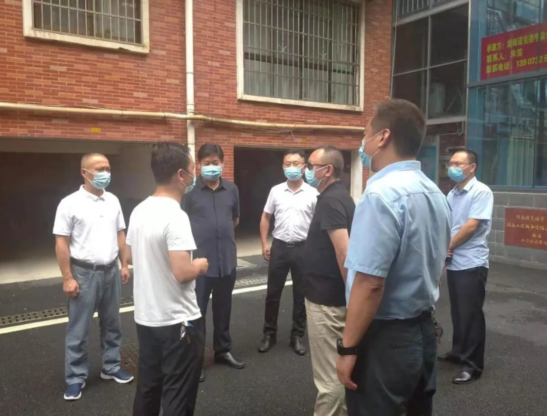 湘潭市人民政府副市长向敏率队督查三湘鑫苑小区疫情防控工作
