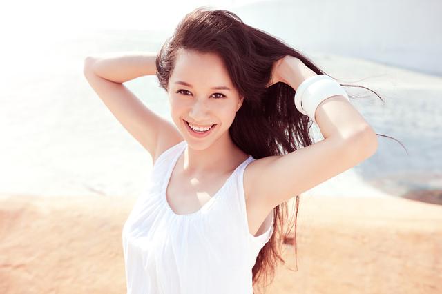 曾经的内衣女王，如今沦落为妈妈专业户，42岁中