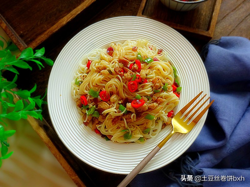 没胃口，那就做这面试试，掌握一个小窍门，好吃停不下筷