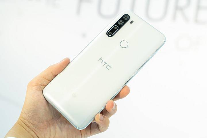 HTC公布5G新手机，后置摄像头指纹识别卖4535元，网民：不交这一盆友