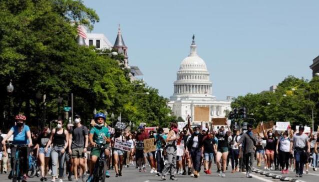 70多个城市乱成一锅粥，天道有轮回苍天饶过谁？