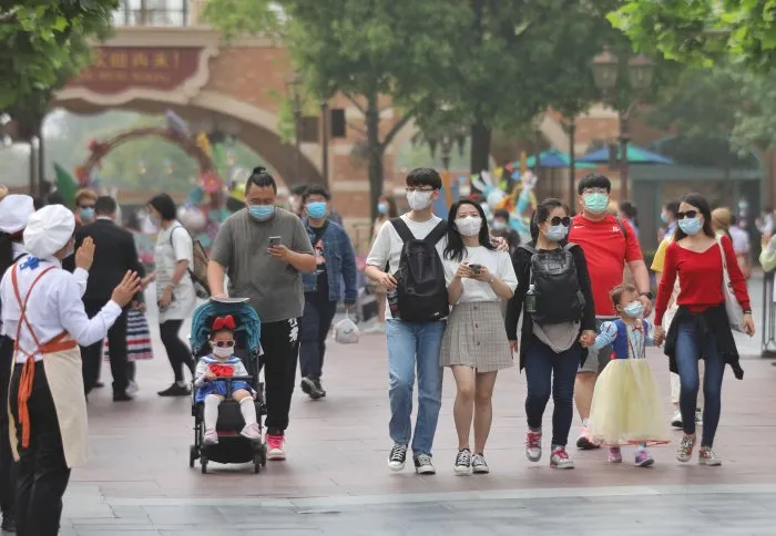 分别107天，上海迪士尼今天重开！热门项目不排队！戴口罩入园