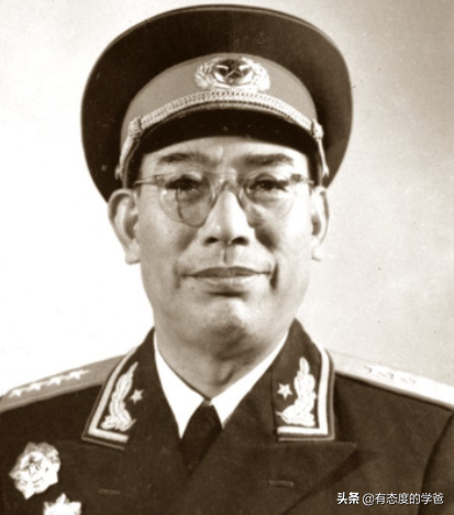 当年他是师长他是小排长，28年后师长当了上将，