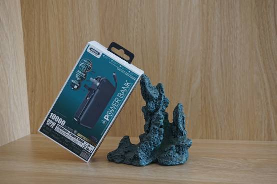 全快充、自带线、直插电-REMAX睿量五合一充电器评测