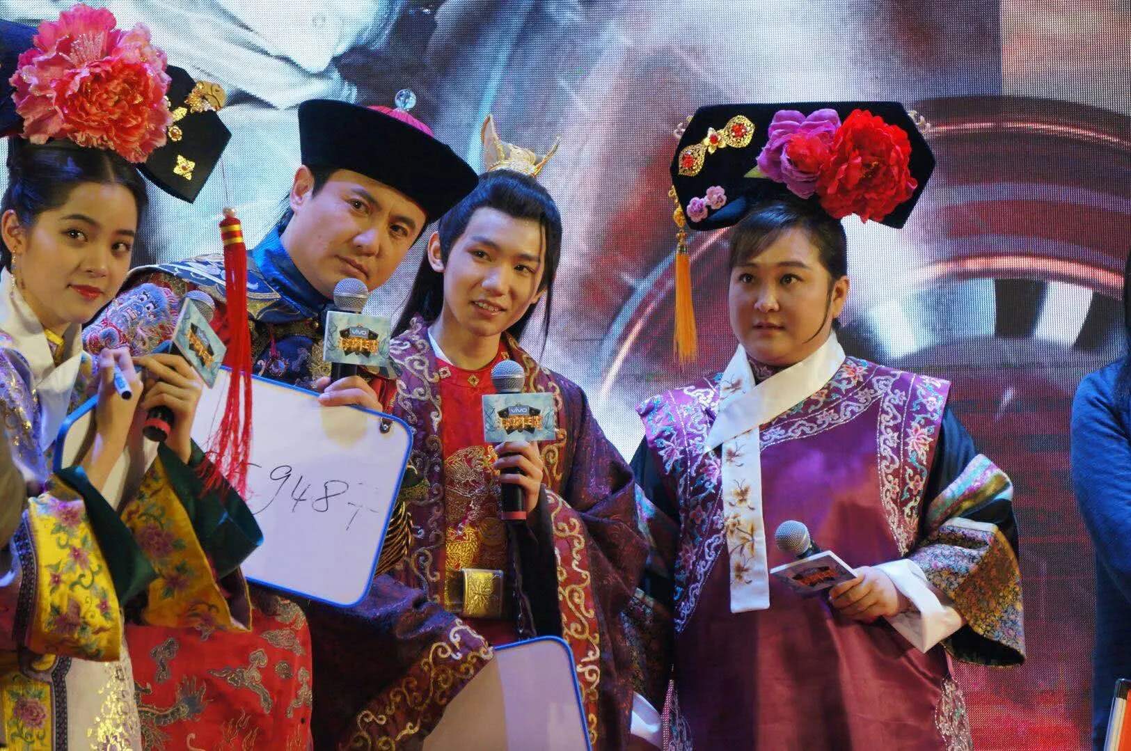 欧阳娜娜的神奇关系网，曾被沈腾抢零食，现在是赵丽颖儿子干妈