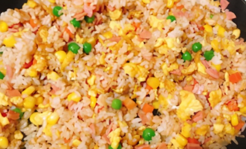 蛋炒饭是先炒蛋还是先炒饭？教你做黄金蛋炒饭，味道香甜可口