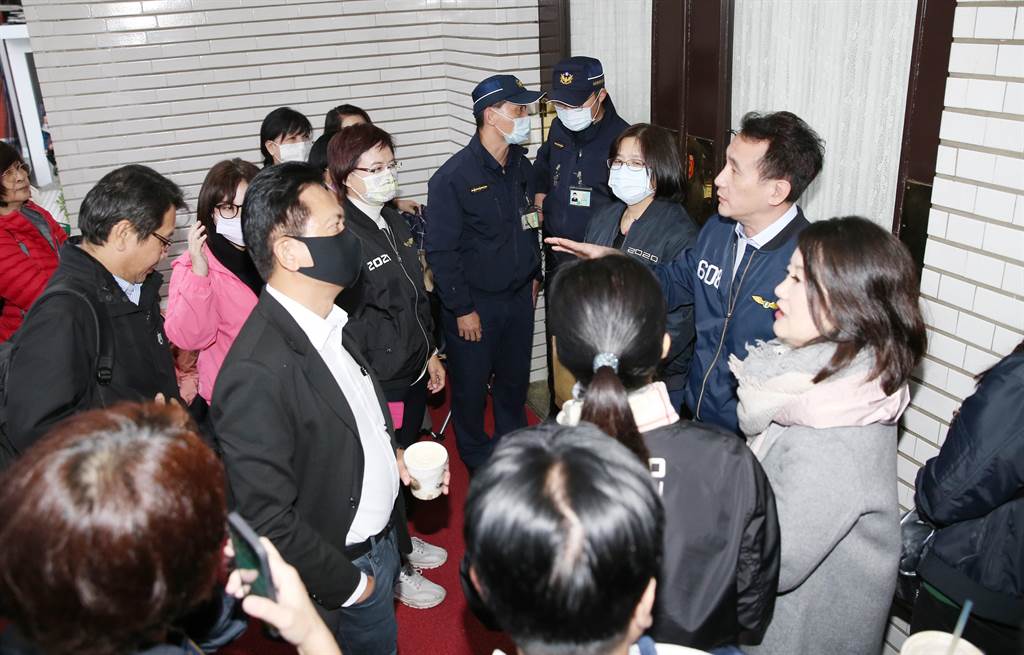 反美豬大戰持續，丟完豬內臟後，國民黨今天還有啥招