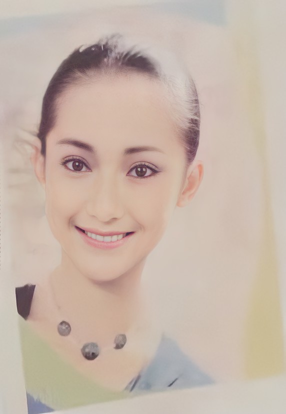 46岁周迅欣赏年轻照片，称自己怎么那么漂亮，网