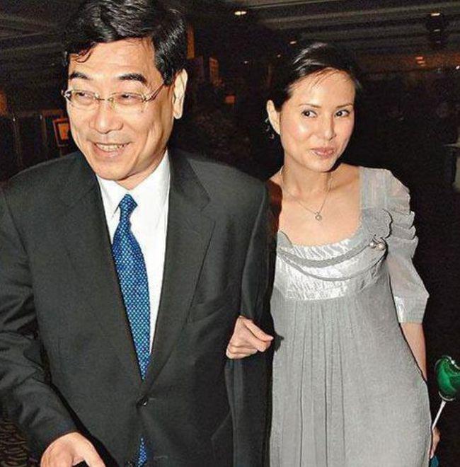 6版王语嫣不比不知道，有人美成经典难忘怀，有人却被嘲像村姑
