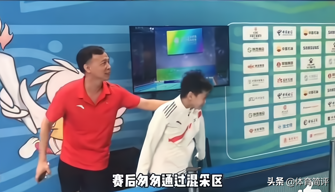 裁判与全红婵合影后，还想要玩具娃娃，全红婵7个字回应彰显风度