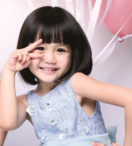 看看林青霞的三个女儿，再看看钟丽缇的三个女