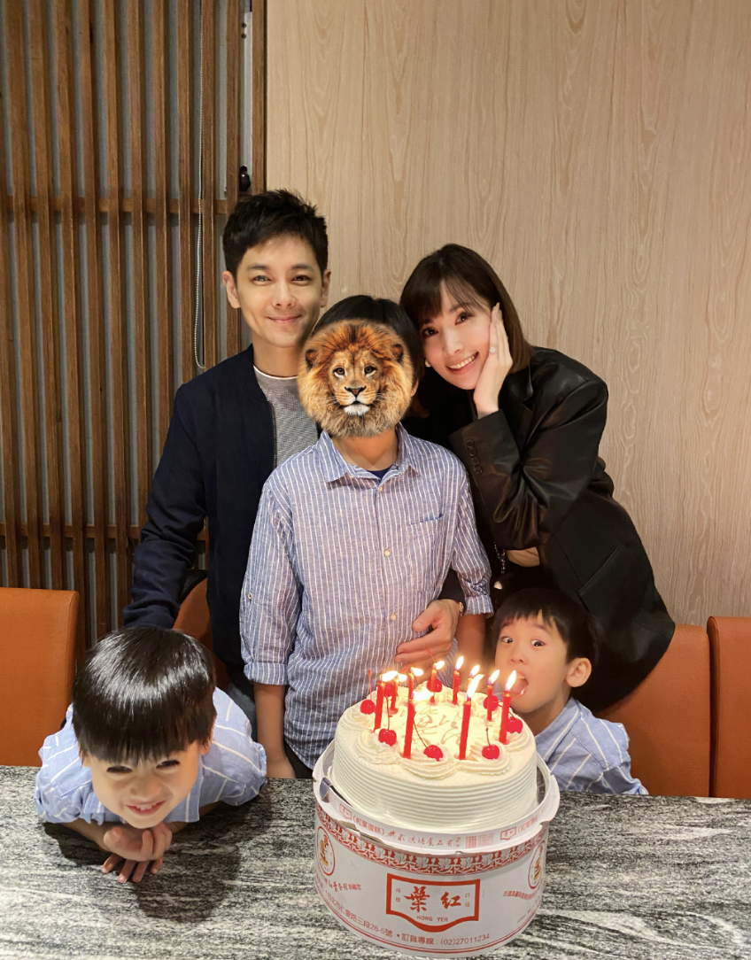 林志穎曬次子學烏克麗麗有模有樣，老三盯著哥哥眼神放空萌態足