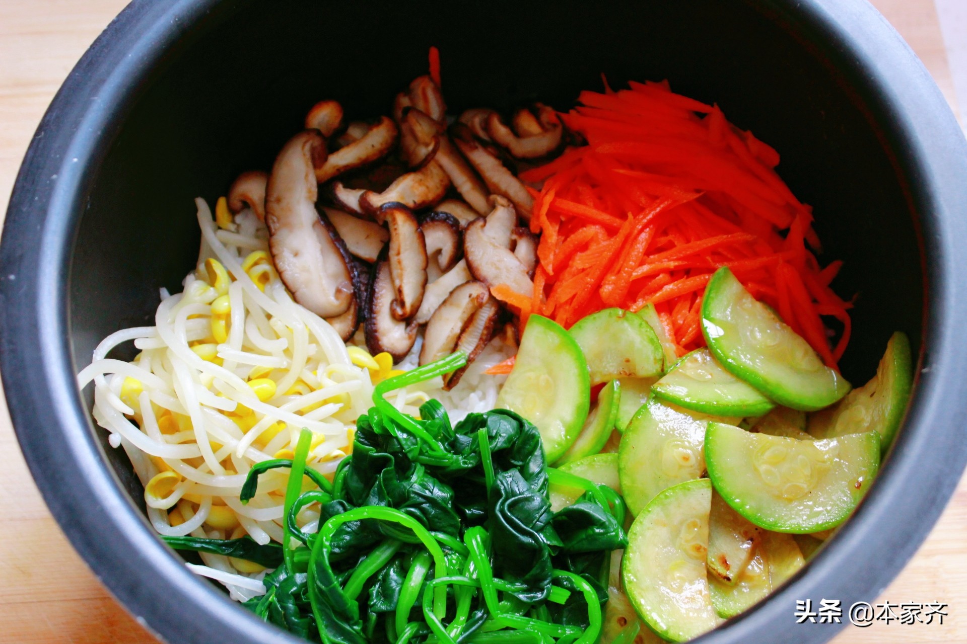 天熱不想炒菜，試試這道菜，比燜飯簡單又好吃，營養豐富，吃得香