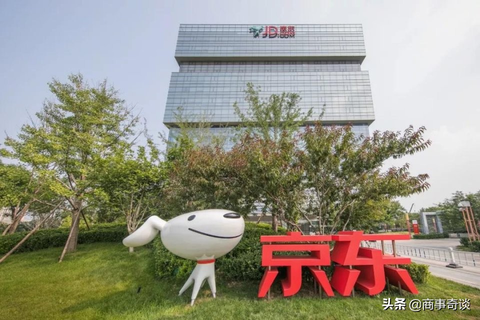 刘强东又“赌”赢了？京东连续曝出双“王炸”，马云措手不及