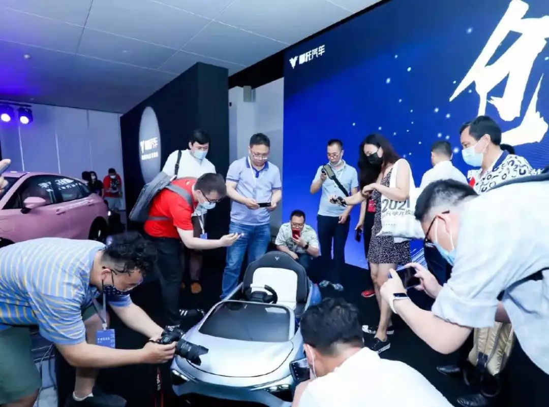 怎么证明哪吒汽车要为人民造车，先拿1个亿让大家来提意见