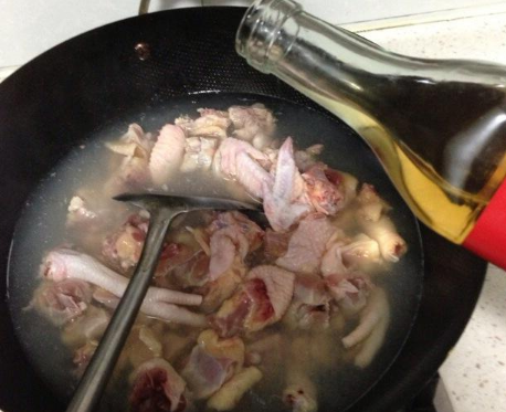 榴莲煲鸡时，很多人用错了“壳”，难怪喝起来汤味怪