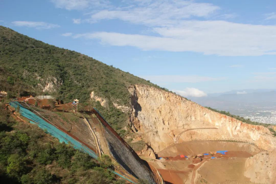 云南宾川：把废旧矿山变成绿水青山 绿水青山变成金山银山