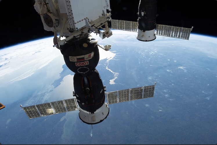 俄罗斯爆猛料：美国宇航员为了提前回地球，把俄罗斯飞船钻了个洞